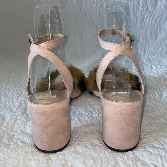 CHARLES By Charles David Kandy Sandal Pump - Picture 7 of 8